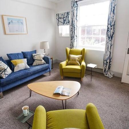 Paskins, Cowes - Sleeps 4 - 2 Bed - 2 Bath - Central Location Exteriör bild