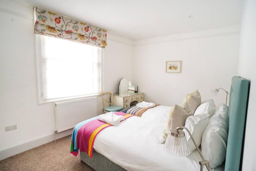 Paskins, Cowes - Sleeps 4 - 2 Bed - 2 Bath - Central Location Exteriör bild