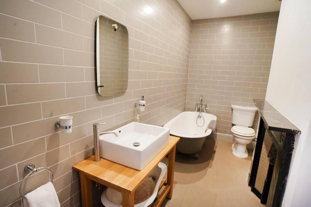 Paskins, Cowes - Sleeps 4 - 2 Bed - 2 Bath - Central Location Exteriör bild