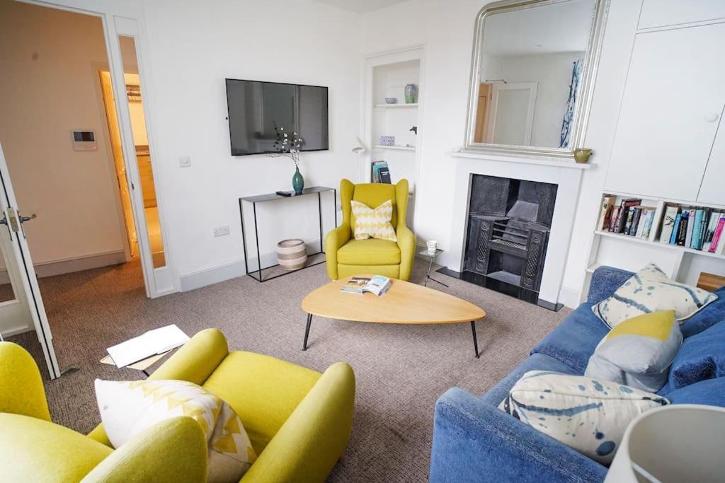 Paskins, Cowes - Sleeps 4 - 2 Bed - 2 Bath - Central Location Exteriör bild