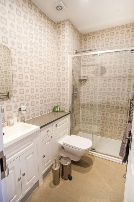 Paskins, Cowes - Sleeps 4 - 2 Bed - 2 Bath - Central Location Exteriör bild