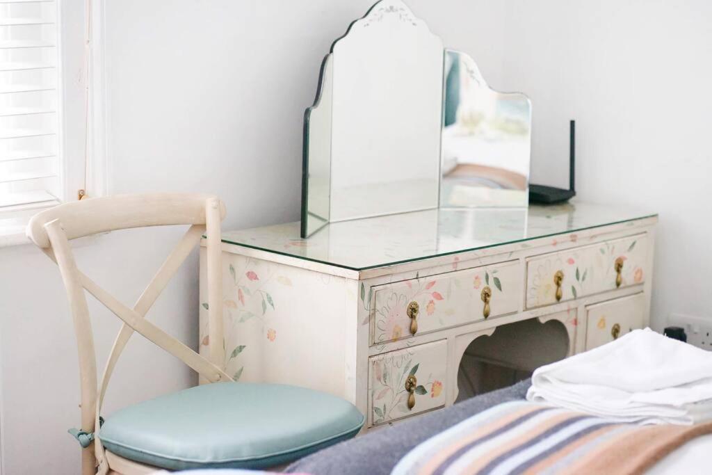 Paskins, Cowes - Sleeps 4 - 2 Bed - 2 Bath - Central Location Exteriör bild
